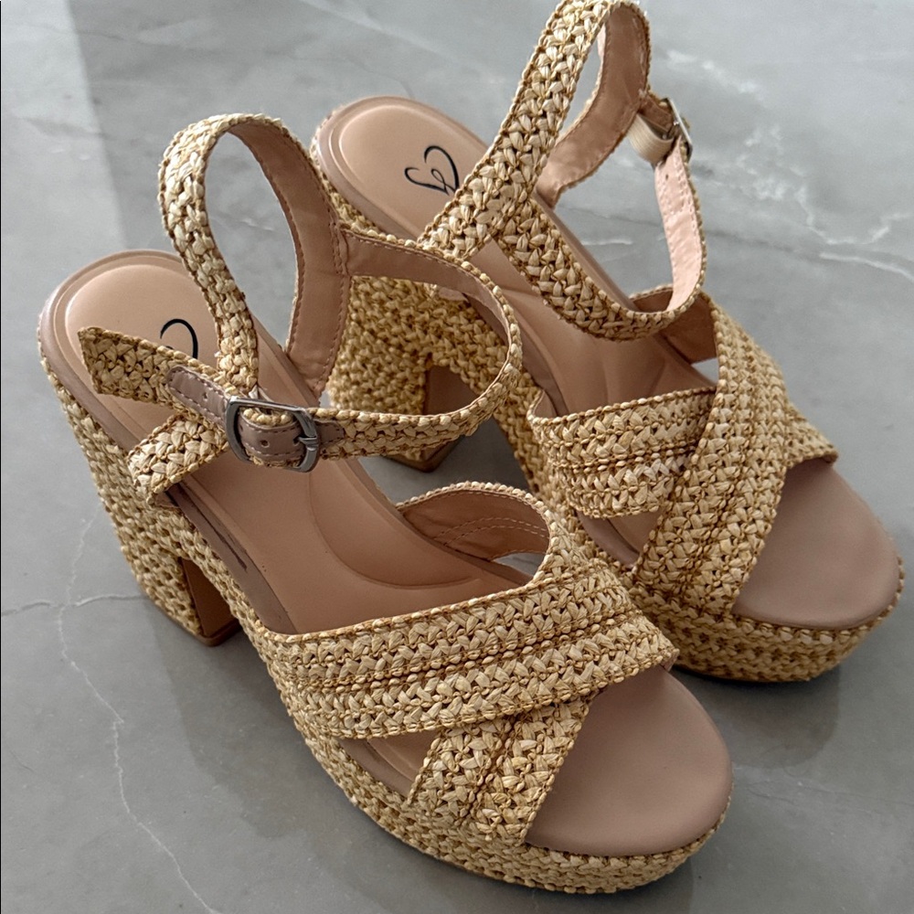Windsor Platform Sandals - Beige